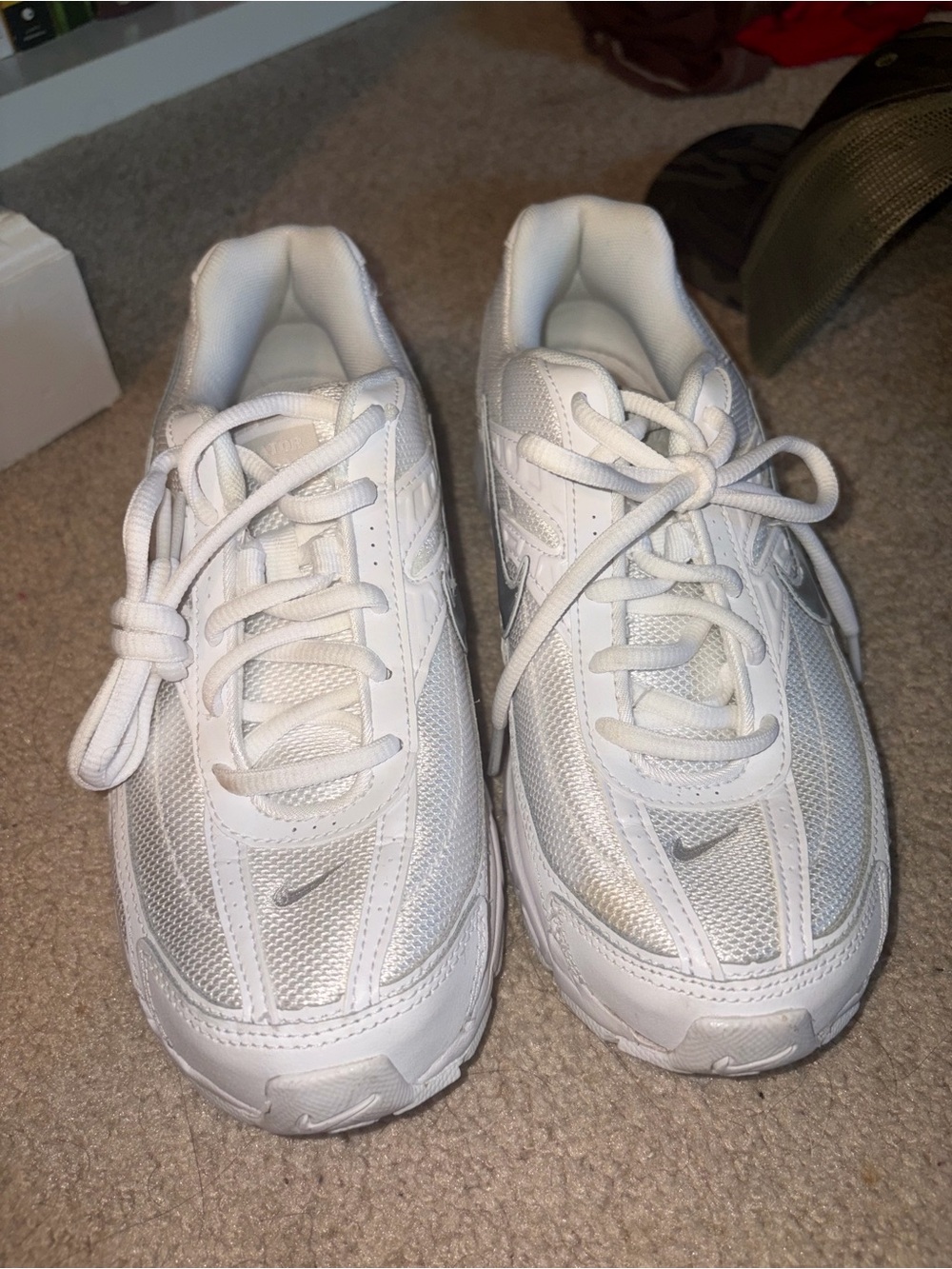 Nike Women's White and Silver Athletic Running Shoes - Initiators - Picture 2 of 3